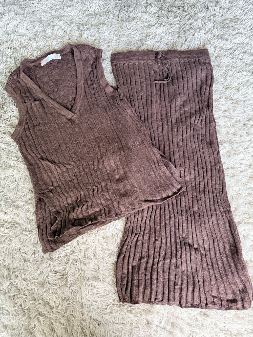 Free People Beach Veda Set XS
Ribbed Top + Skirt
Color - Brown Owl
NWOT